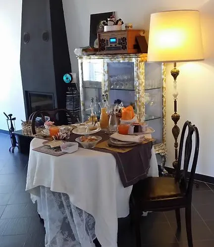 La Luna Nel Borgo Alojamento de Acomodação e Pequeno-almoço 3*