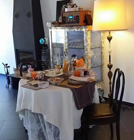 La Luna Nel Borgo-liguria Alojamento de Acomodação e Pequeno-almoço 3*